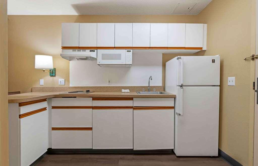 Extended America - Kansas - - Nall Ave Overland Park