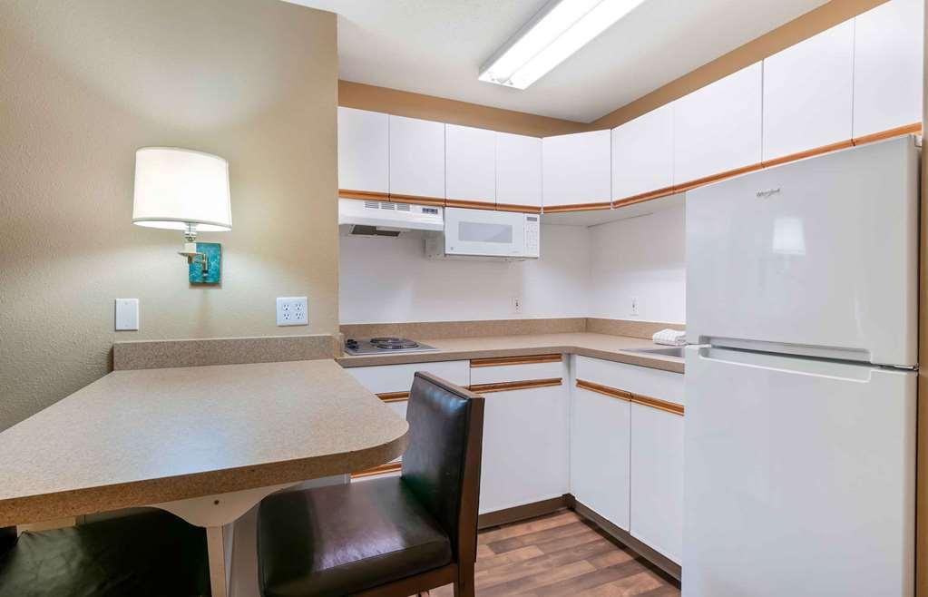 Extended America - Kansas - - Nall Ave Overland Park