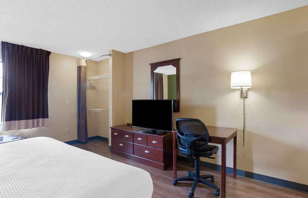Extended America - Kansas - - Nall Ave Overland Park