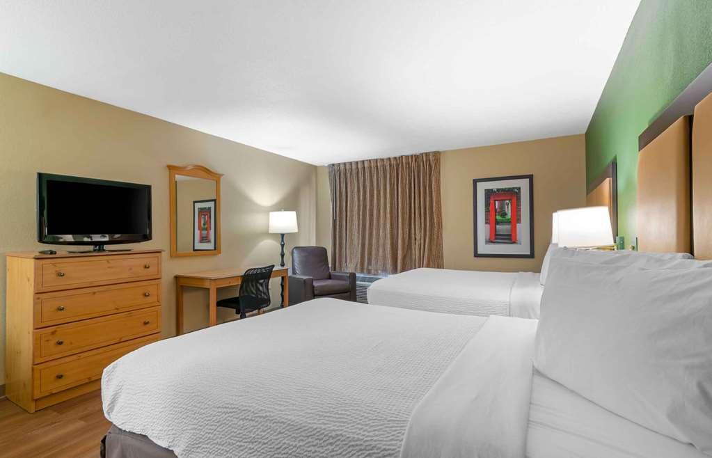 Extended America - Kansas - - Nall Ave Overland Park