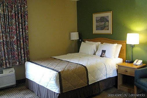 Extended America - Kansas - - Nall Ave Overland Park